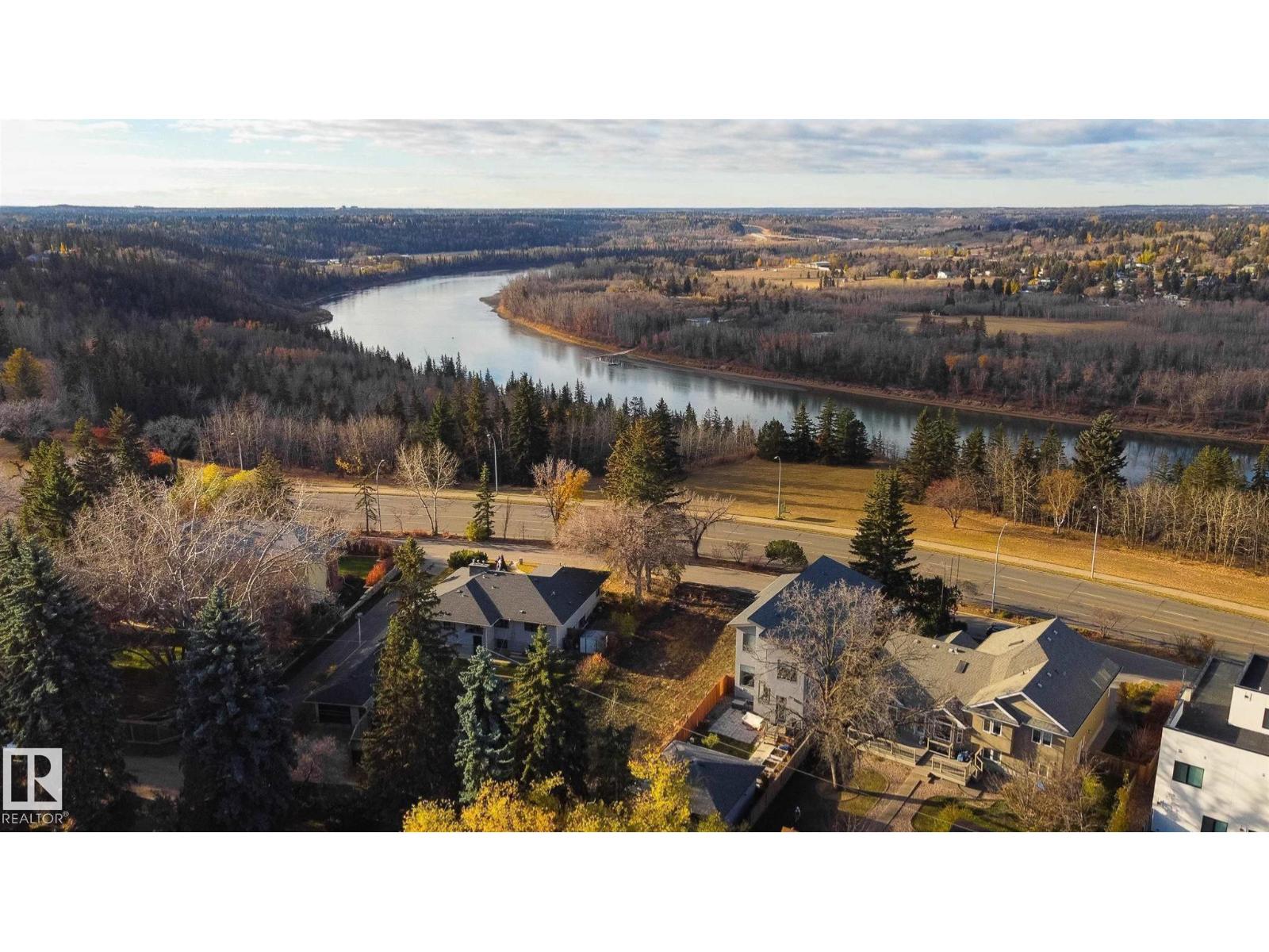 Photo 20 of 8307 Saskatchewan Dr Nw, Edmonton AB