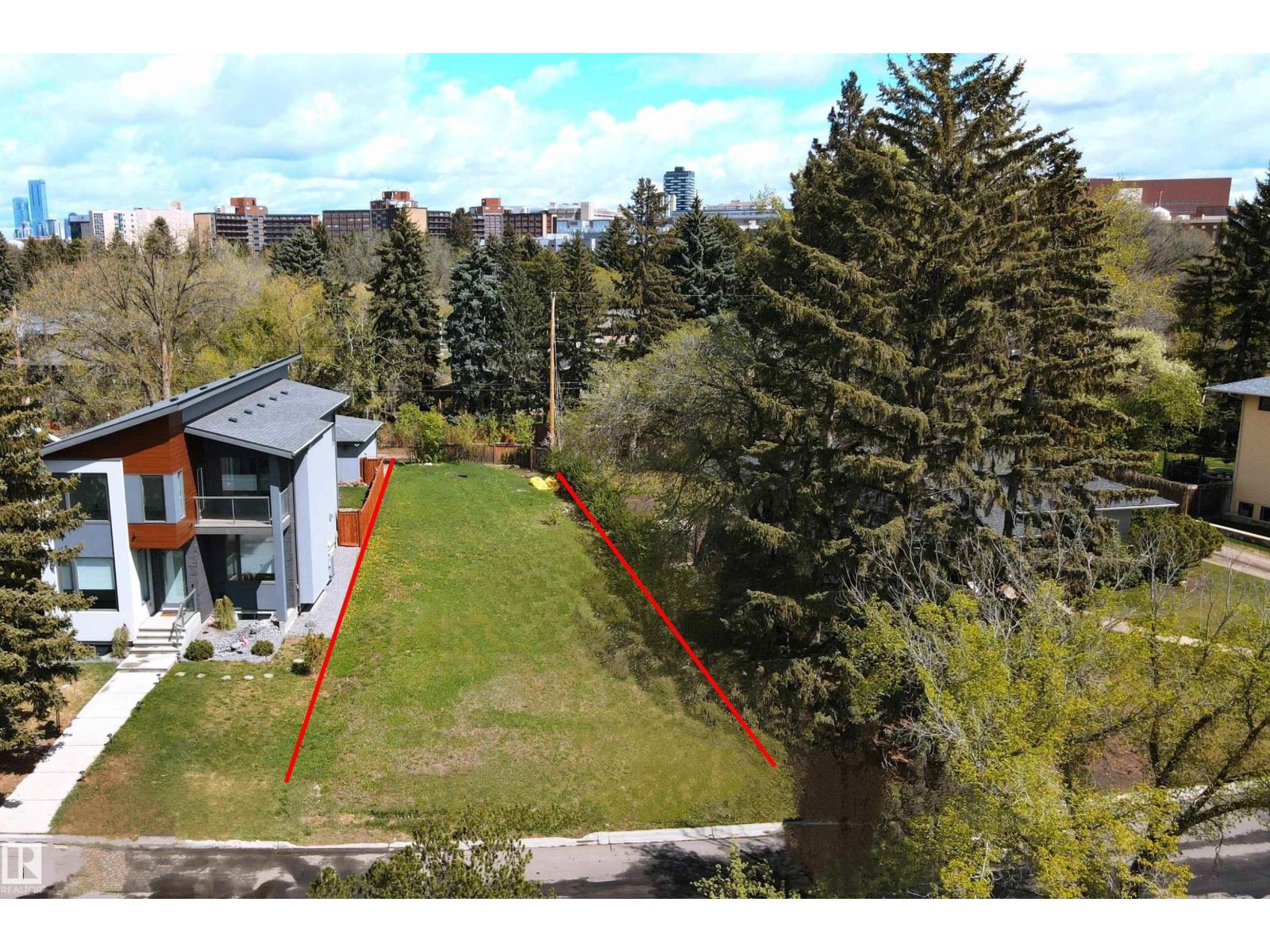 Photo 15 of 8307 Saskatchewan Dr Nw, Edmonton AB