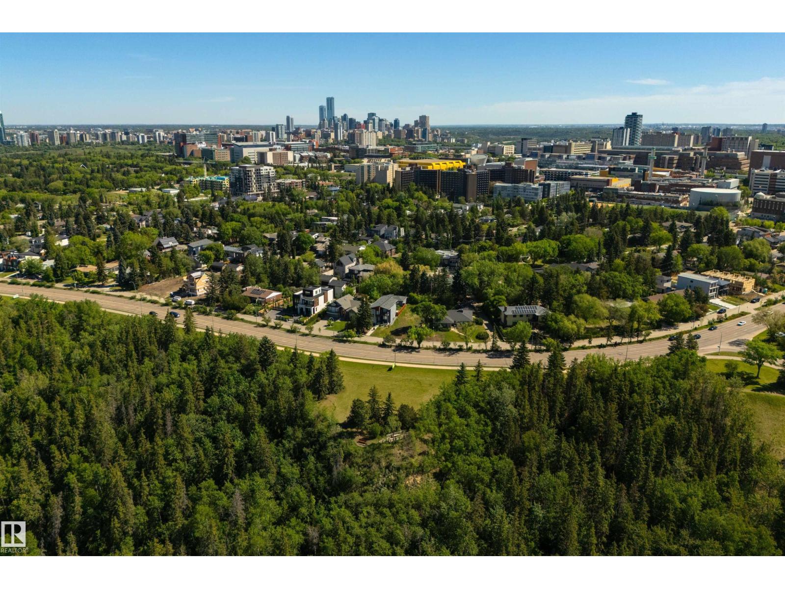 Photo 16 of 8307 Saskatchewan Dr Nw, Edmonton AB