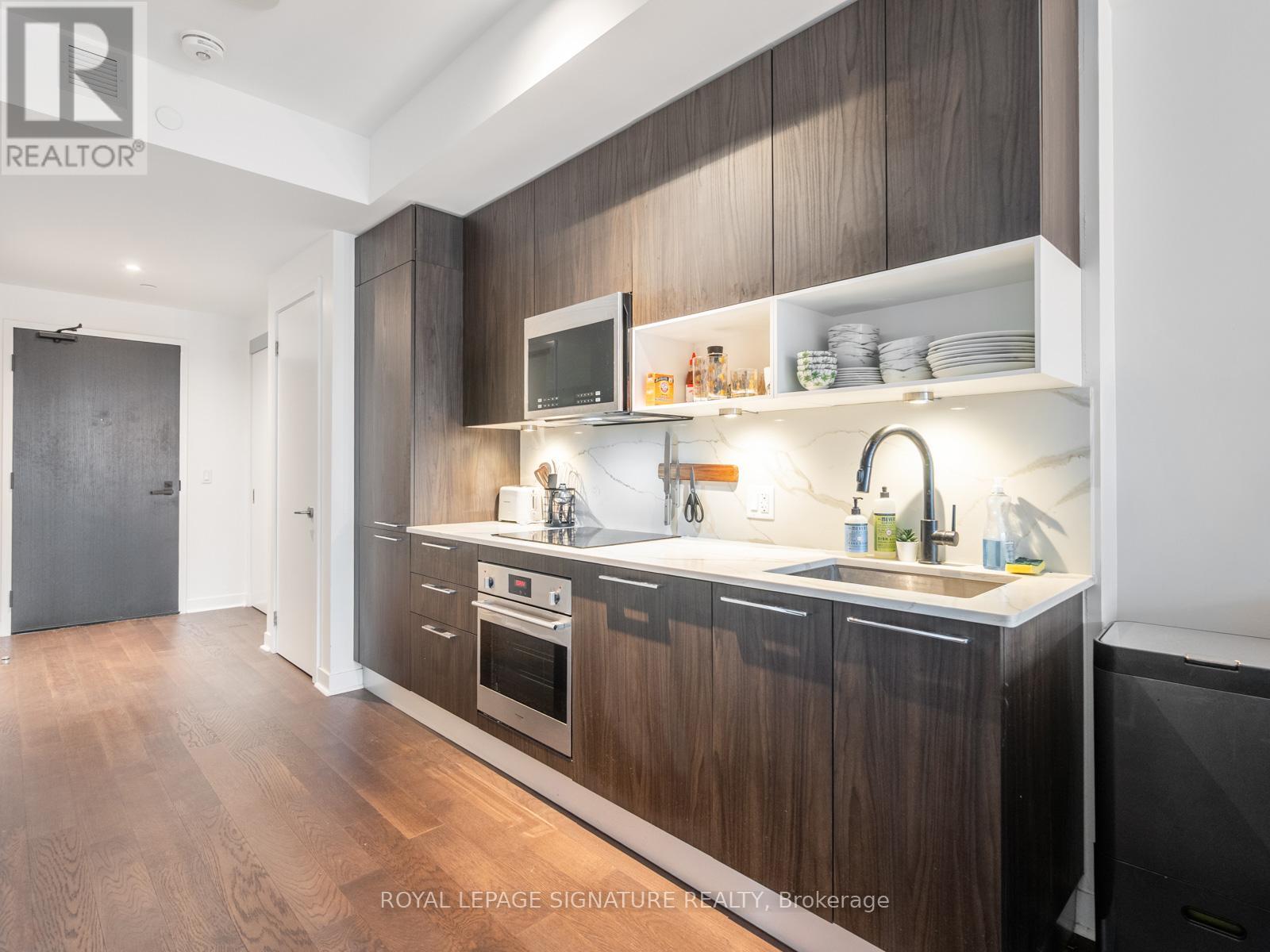 Photo 4 of 905 501 Adelaide Street W, Toronto ON