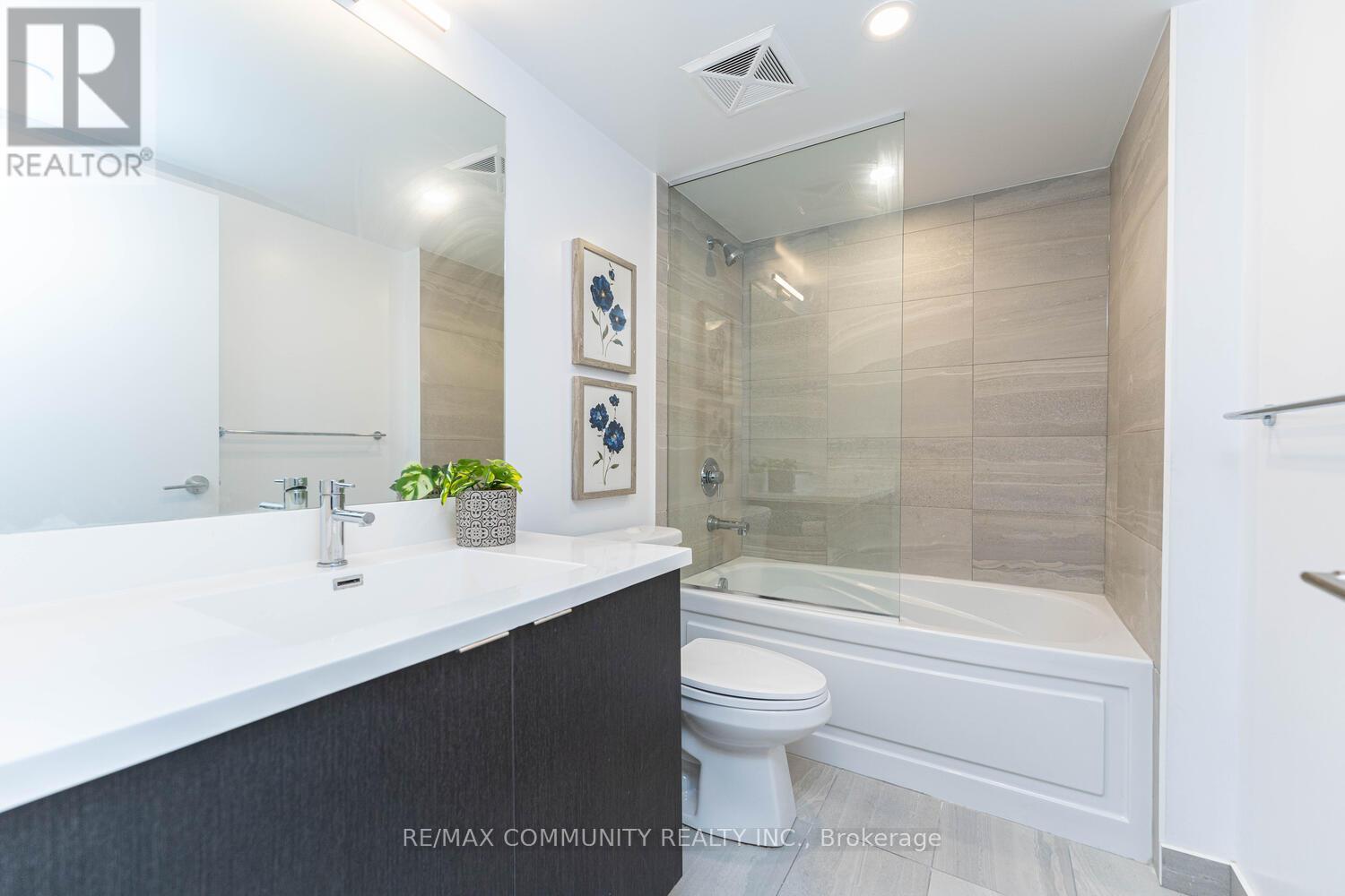 Photo 20 of 501 219 Dundas Street E, Toronto ON
