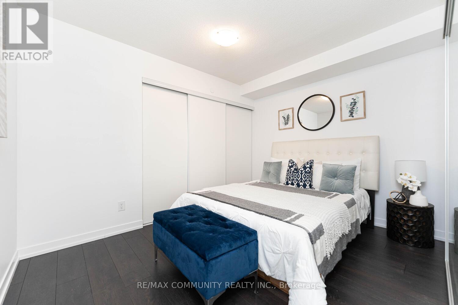 Photo 8 of 501 219 Dundas Street E, Toronto ON