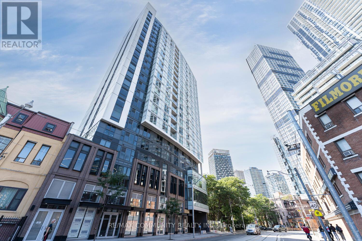 Photo 4 of 501 219 Dundas Street E, Toronto ON