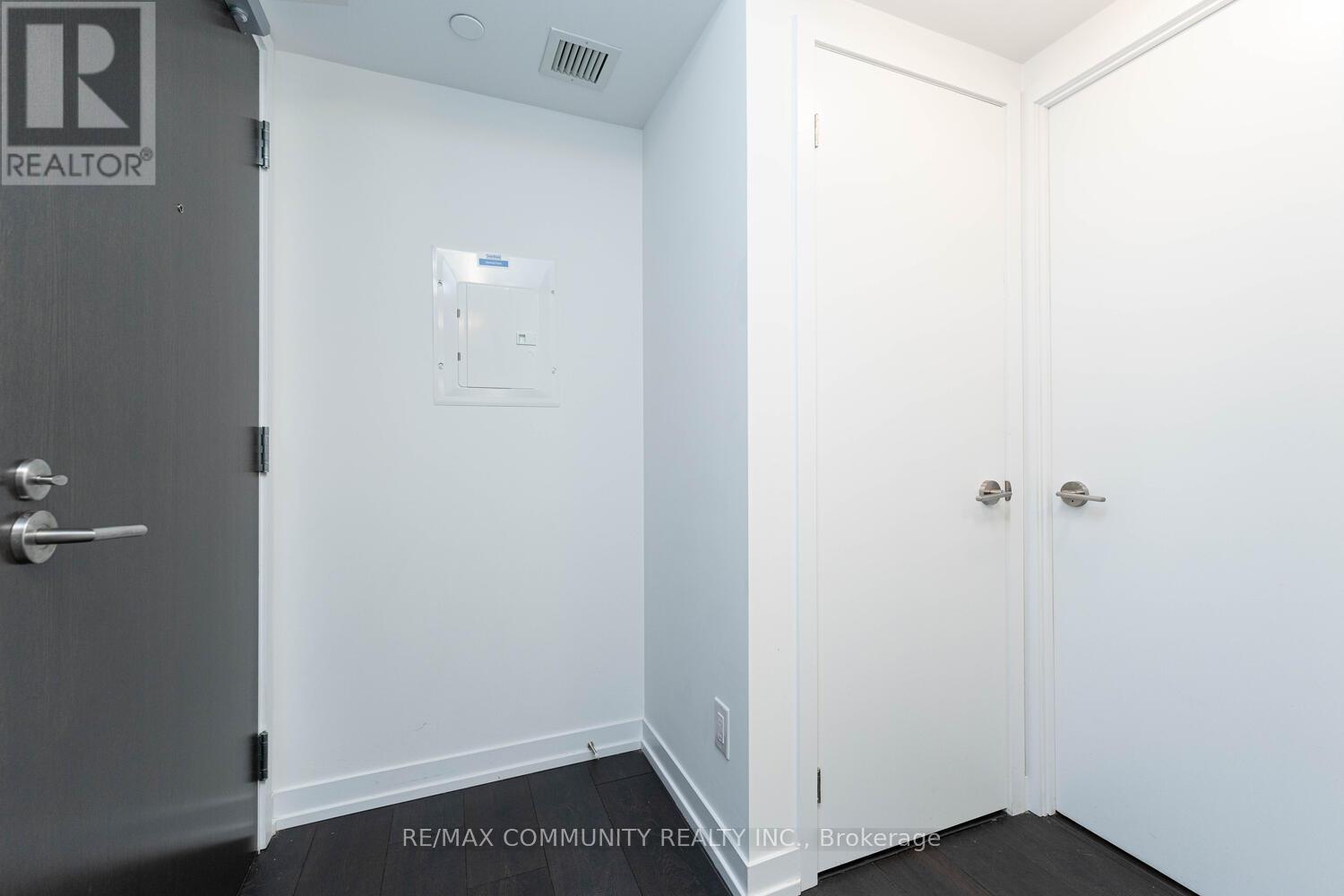Photo 5 of 501 219 Dundas Street E, Toronto ON