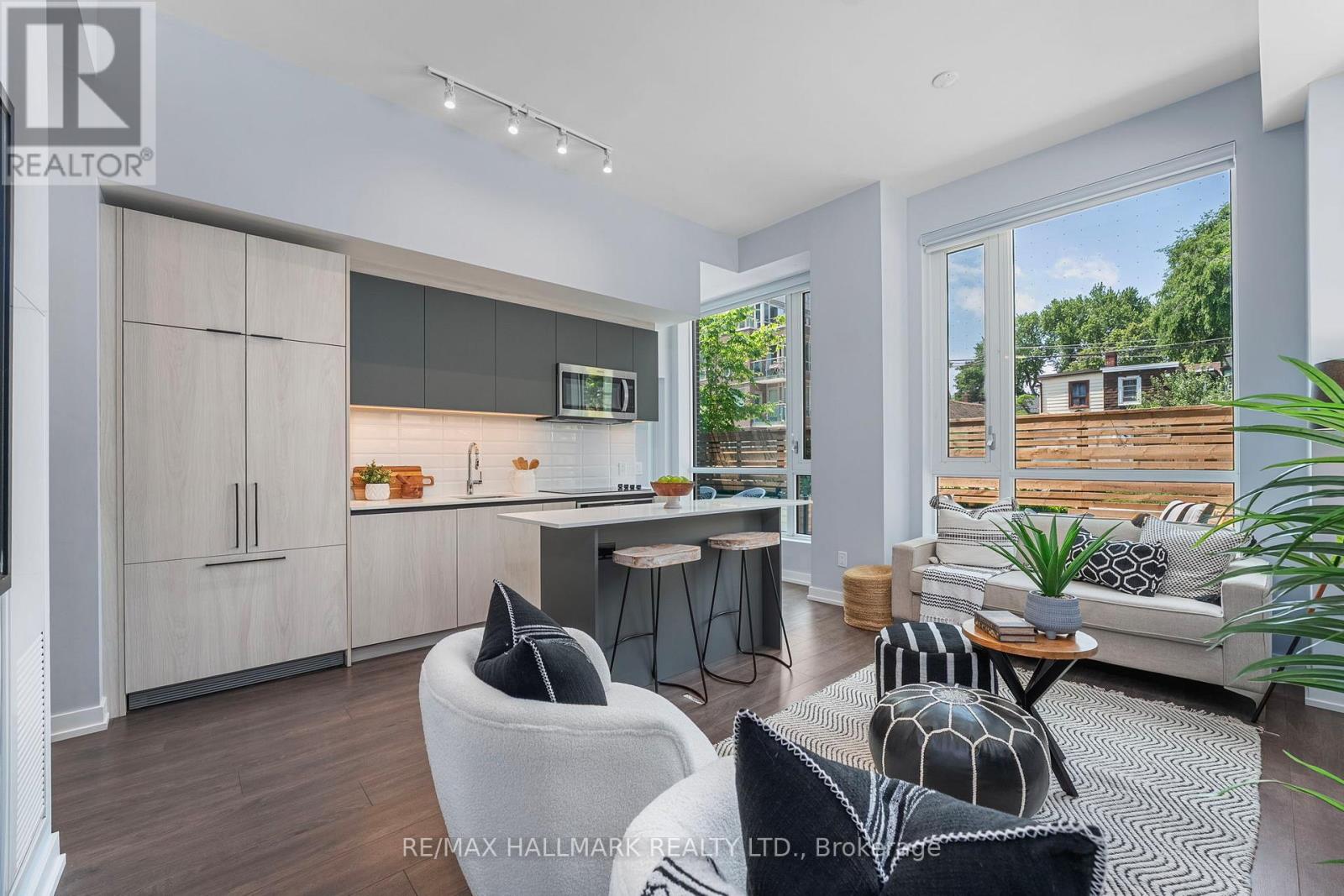 Photo 10 of 124 150 Logan Avenue, Toronto ON