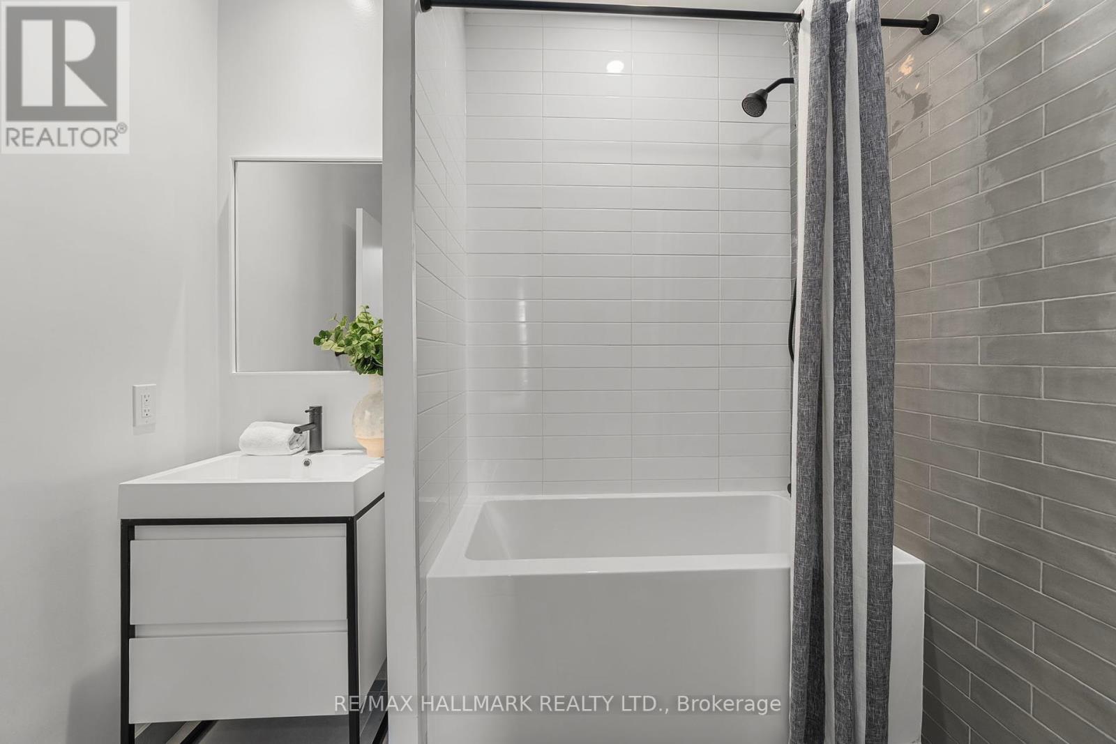 Photo 21 of 124 150 Logan Avenue, Toronto ON