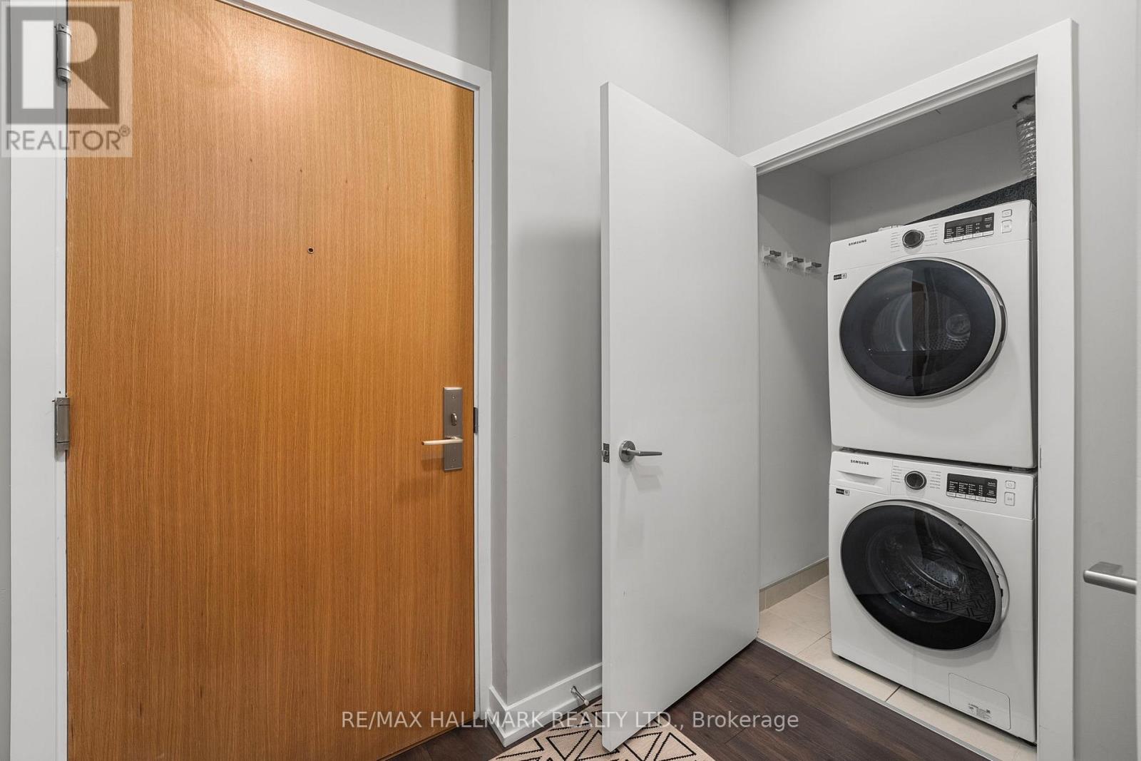 Photo 6 of 124 150 Logan Avenue, Toronto ON
