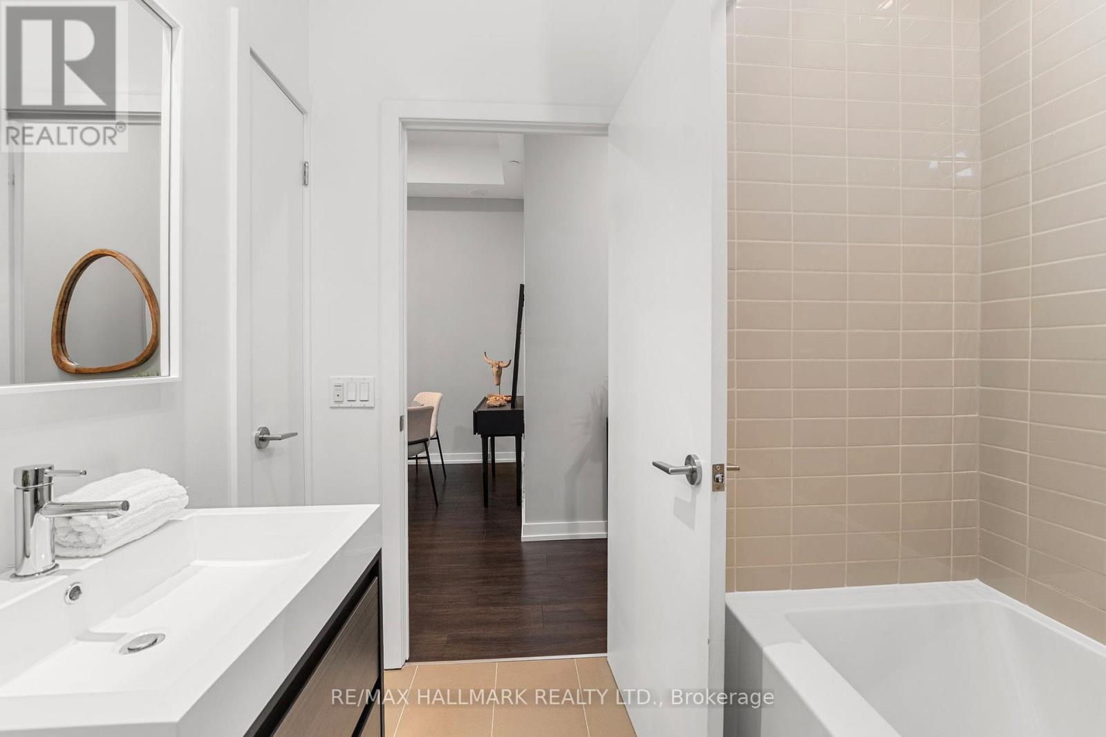 Photo 18 of 124 150 Logan Avenue, Toronto ON