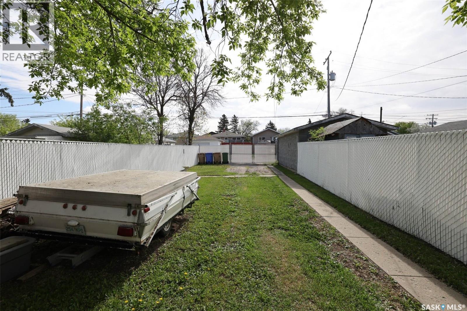 Photo 17 of 1933 Broder Street, Regina SK