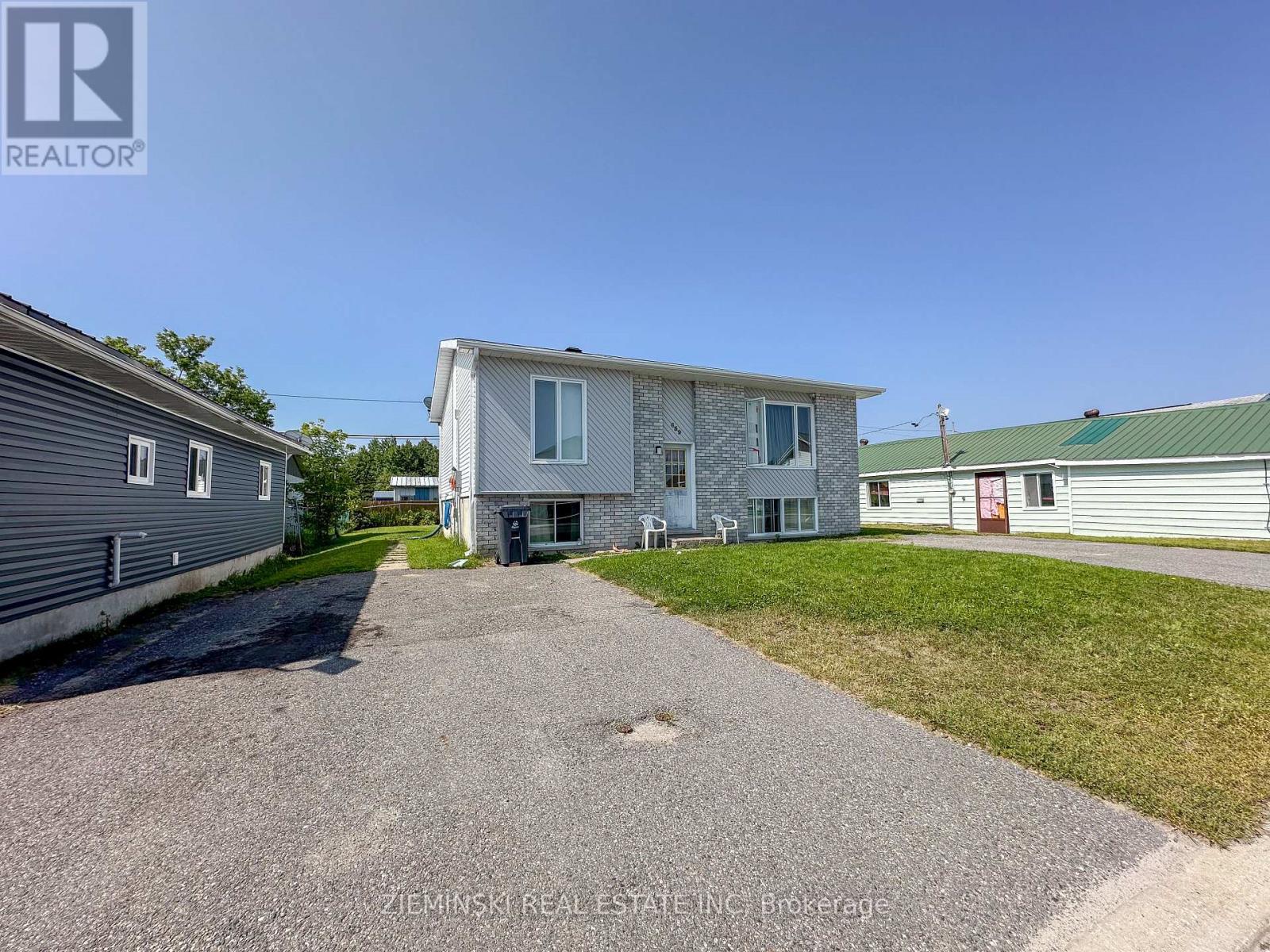 Photo 8 of 659 Victoria Road, Iroquois Falls ON