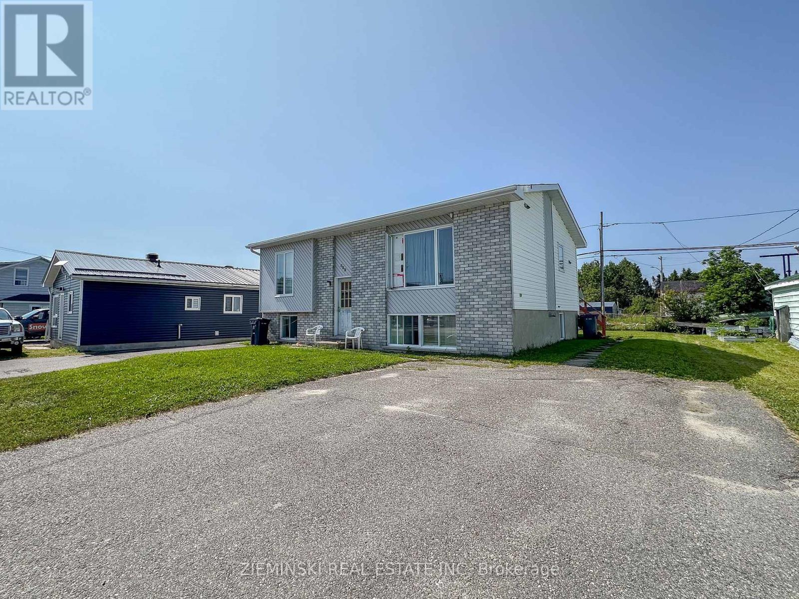 Photo 6 of 659 Victoria Road, Iroquois Falls ON