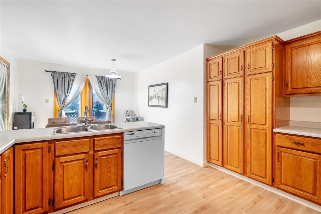 Photo 11 of 72 Sandalwood Crescent, Winnipeg MB