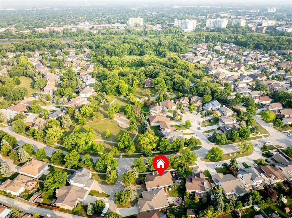 Photo 39 of 72 Sandalwood Crescent, Winnipeg MB