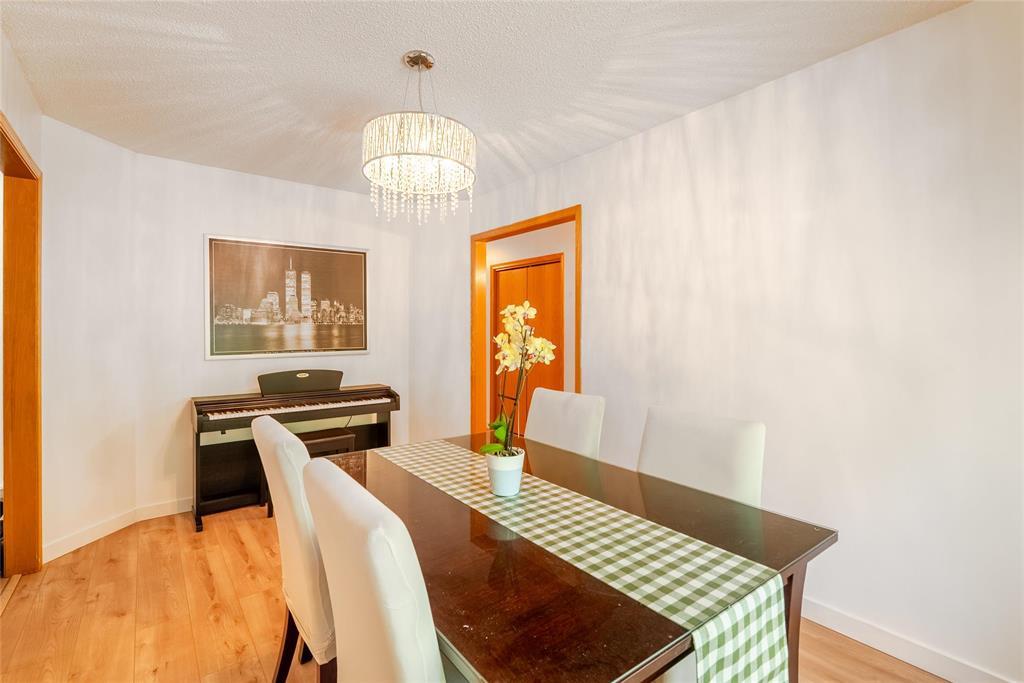 Photo 9 of 72 Sandalwood Crescent, Winnipeg MB