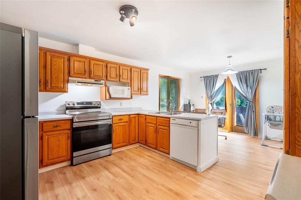 Photo 10 of 72 Sandalwood Crescent, Winnipeg MB