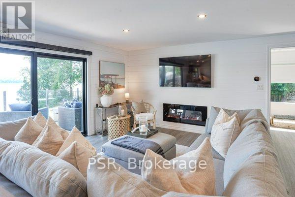 Photo 10 of 1 1018 Georgina Way, Gravenhurst ON