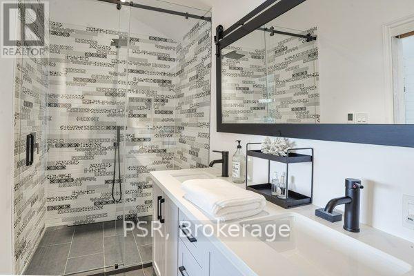 Photo 17 of 1 1018 Georgina Way, Gravenhurst ON