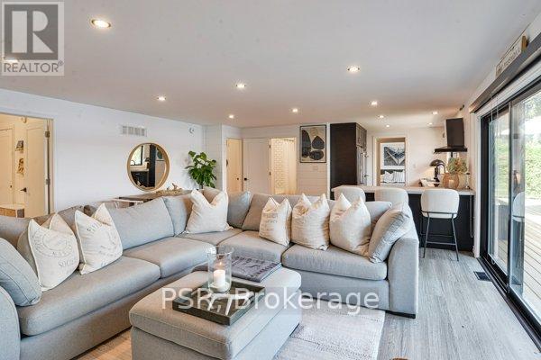 Photo 9 of 1 1018 Georgina Way, Gravenhurst ON