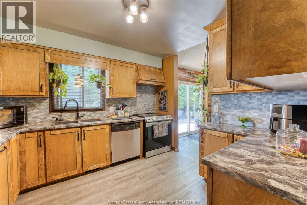 Photo 10 of 252 Arthur, Harrow ON