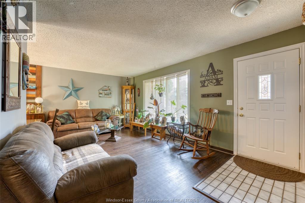 Photo 4 of 252 Arthur, Harrow ON