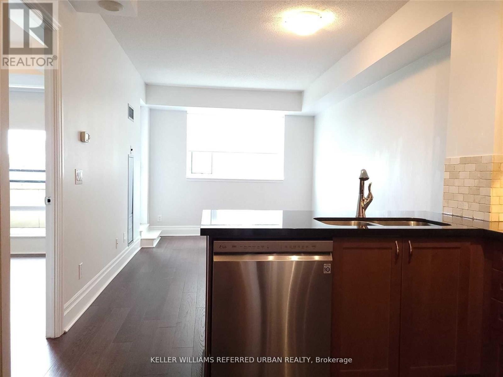 Photo 8 of 211 131 Upper Duke Crescent, Markham ON