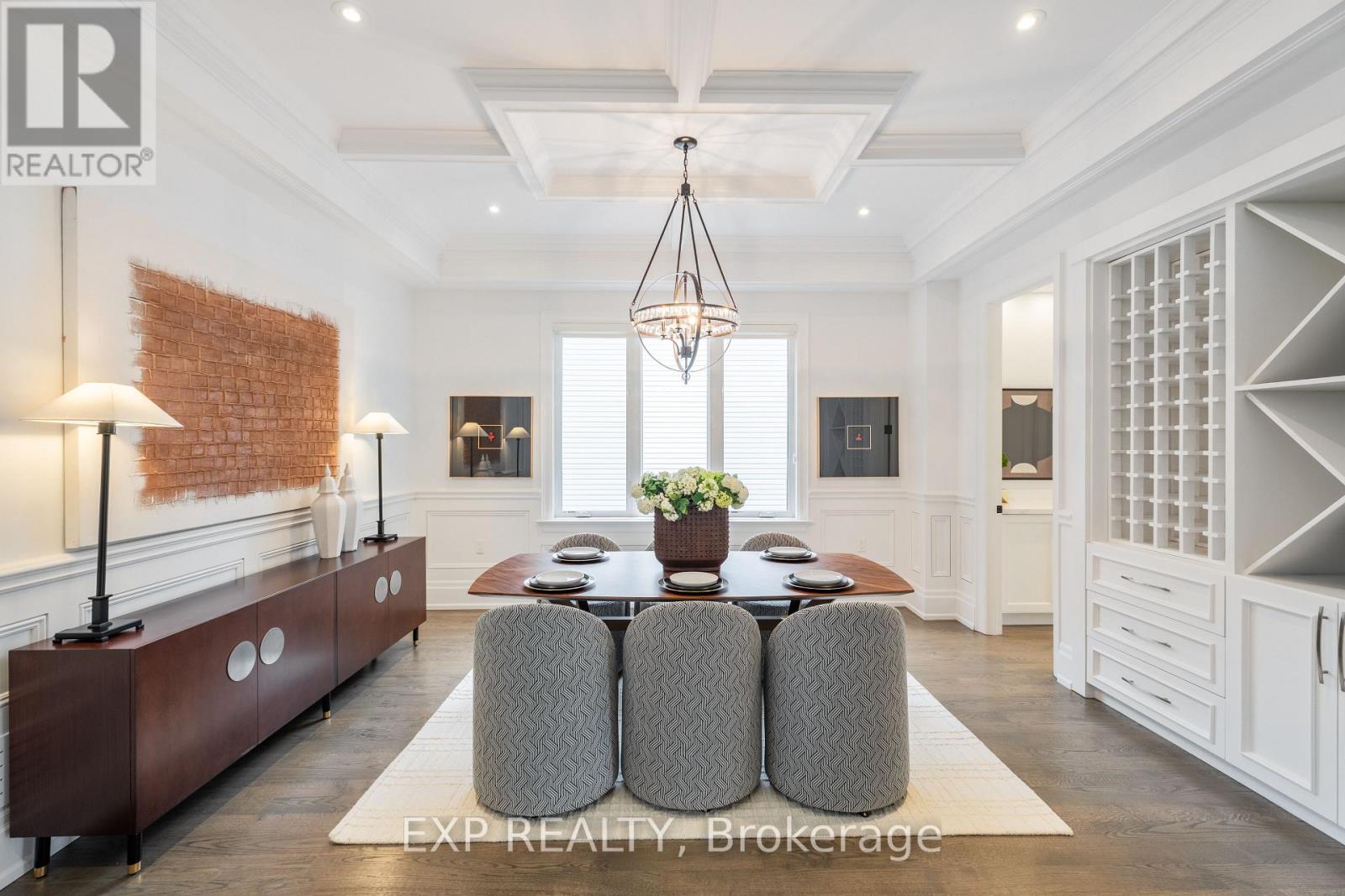 Photo 5 of 39 Howard Road, Newmarket ON