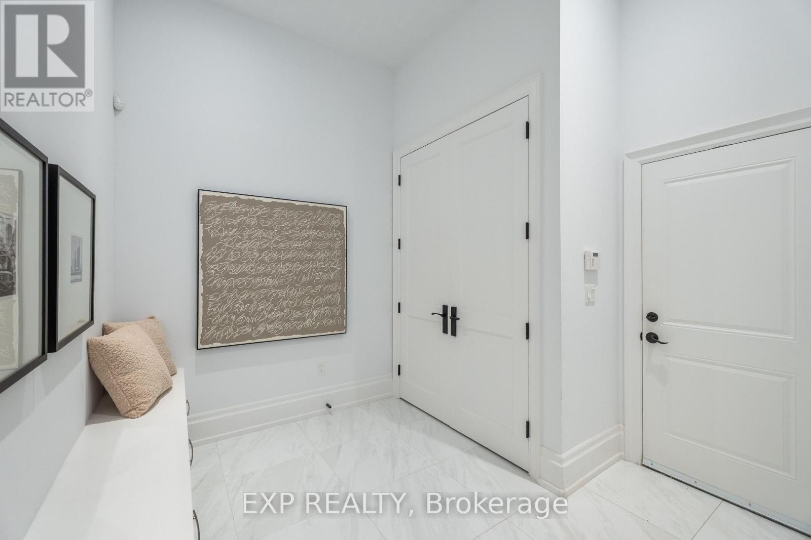 Photo 35 of 39 Howard Road, Newmarket ON