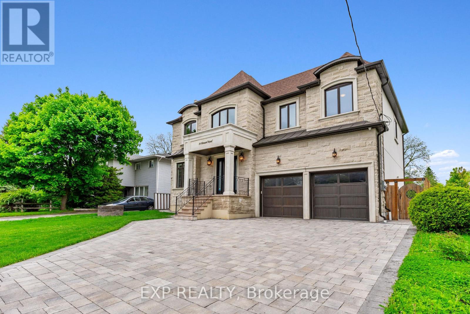 Photo 38 of 39 Howard Road, Newmarket ON
