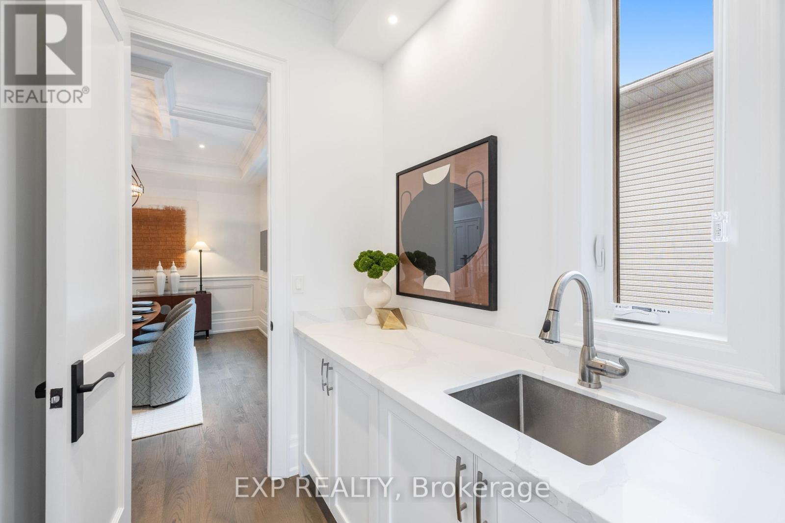Photo 40 of 39 Howard Road, Newmarket ON