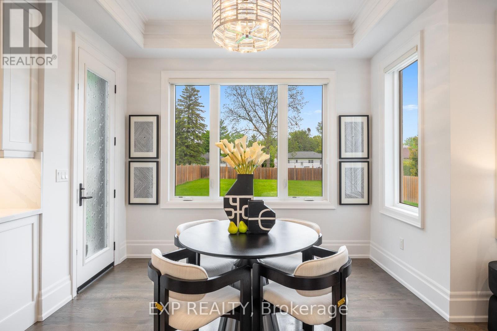 Photo 16 of 39 Howard Road, Newmarket ON