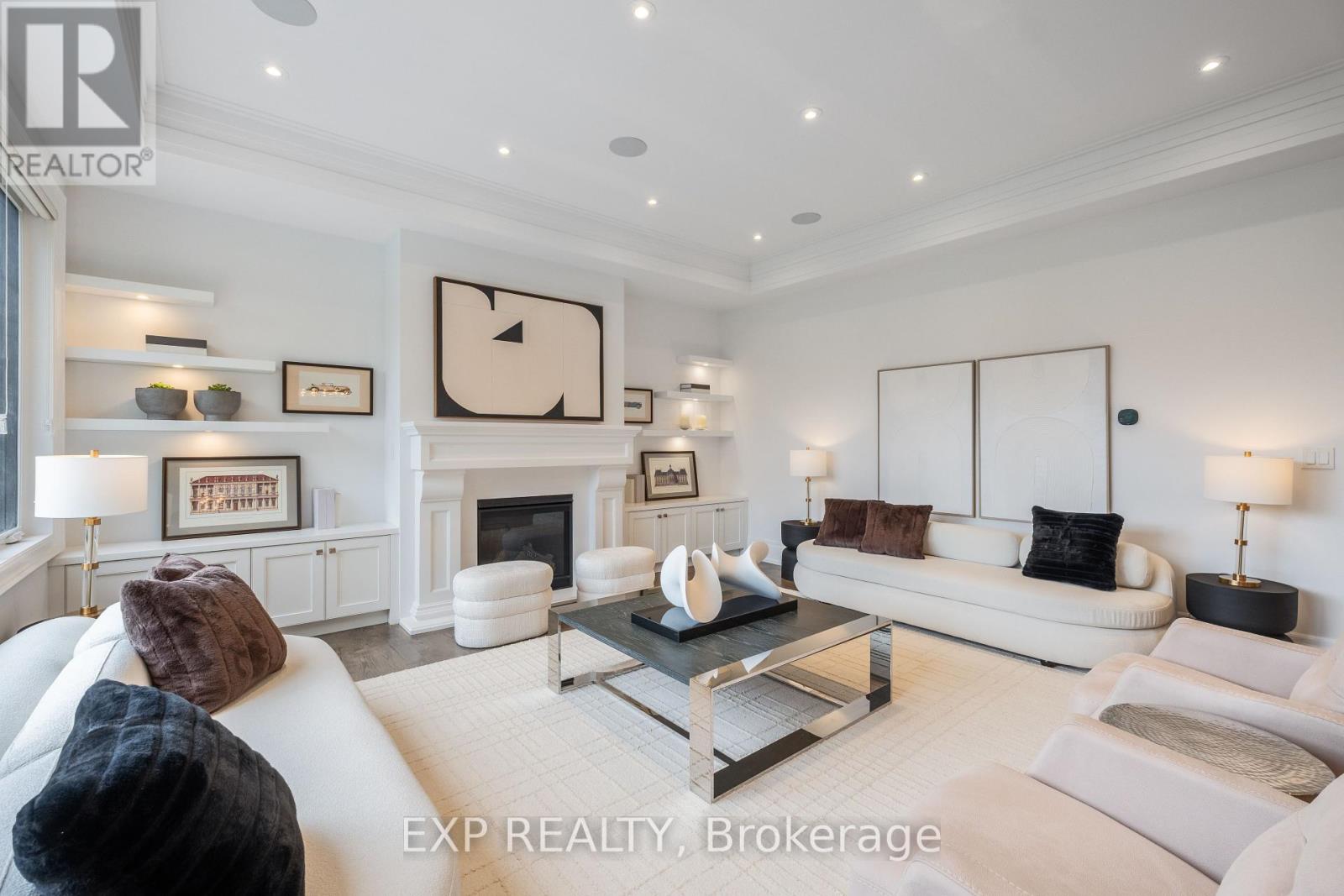 Photo 24 of 39 Howard Road, Newmarket ON
