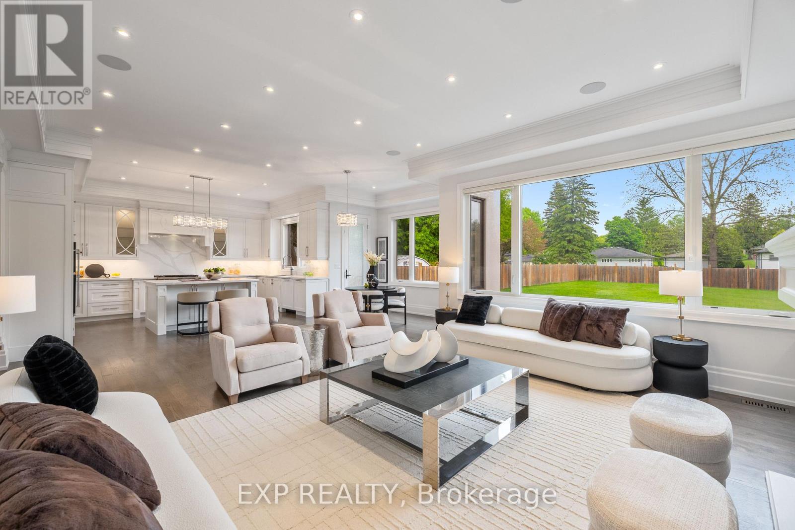 Photo 10 of 39 Howard Road, Newmarket ON