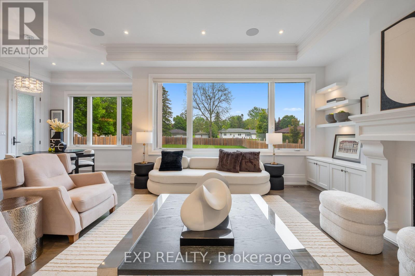 Photo 17 of 39 Howard Road, Newmarket ON
