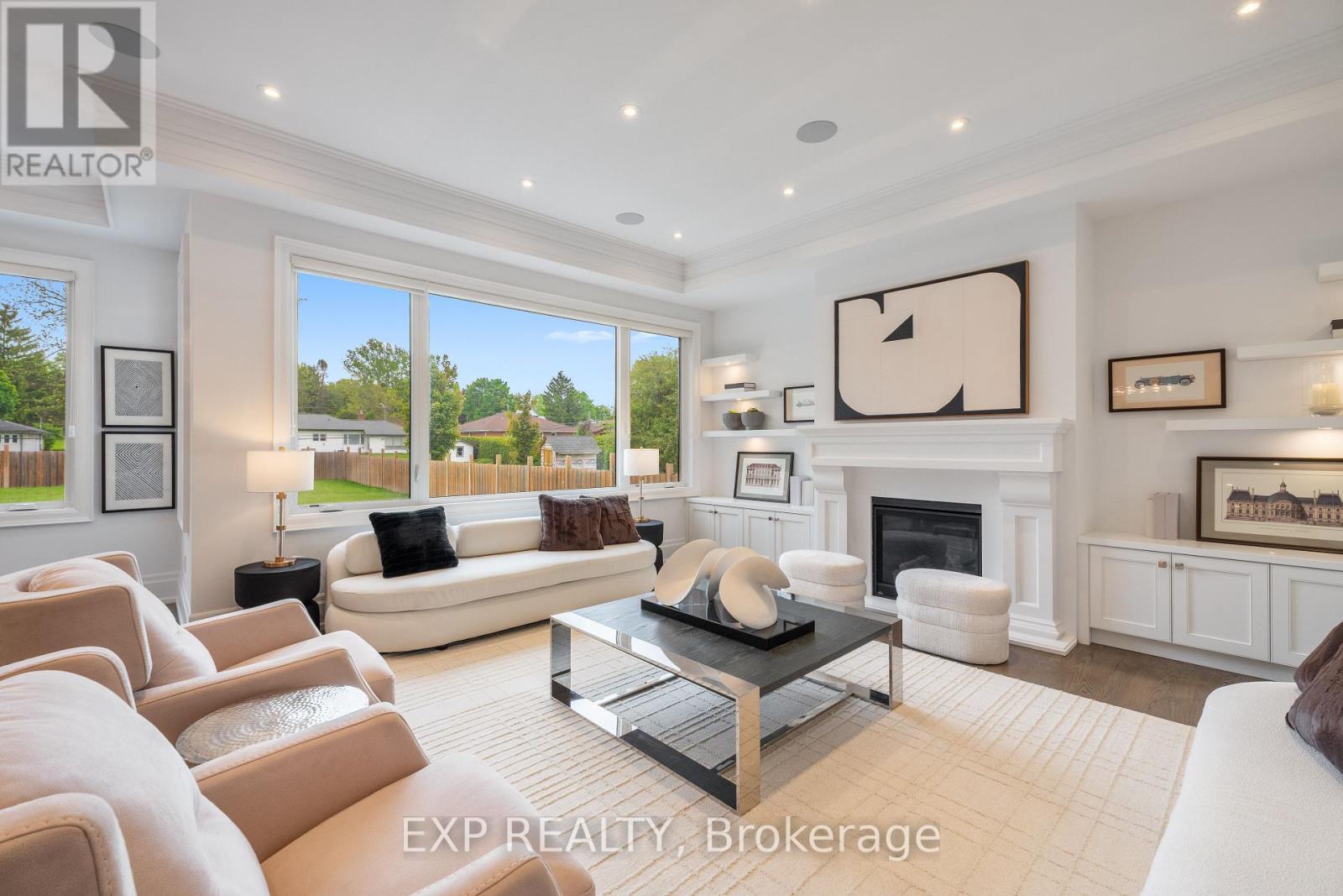 Photo 12 of 39 Howard Road, Newmarket ON