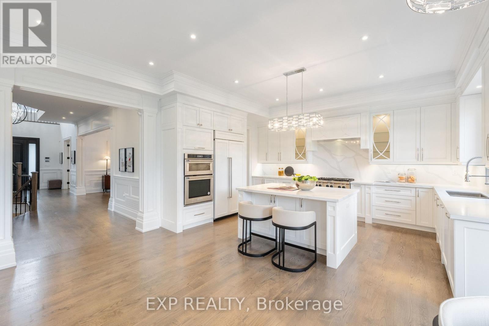 Photo 9 of 39 Howard Road, Newmarket ON