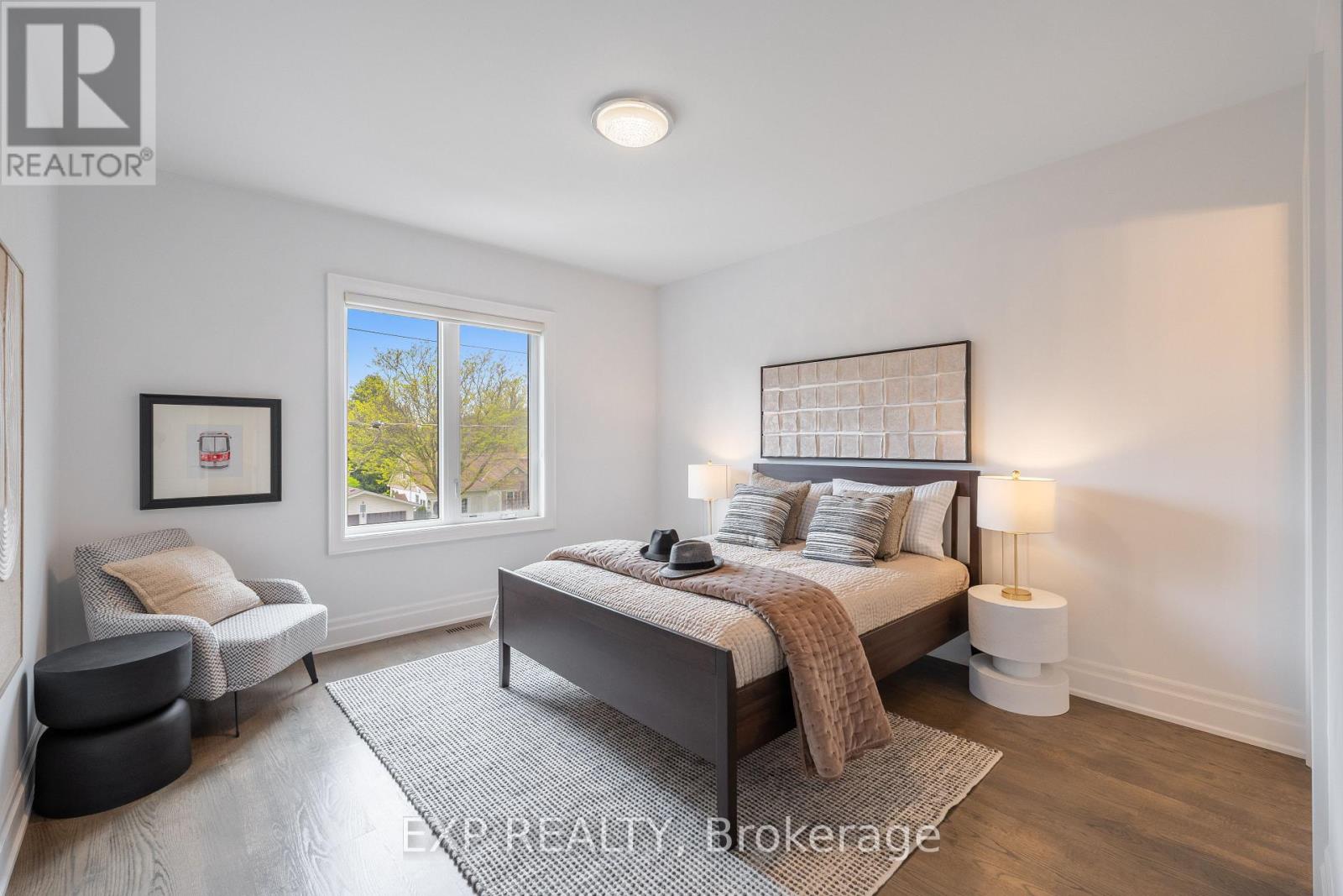 Photo 6 of 39 Howard Road, Newmarket ON