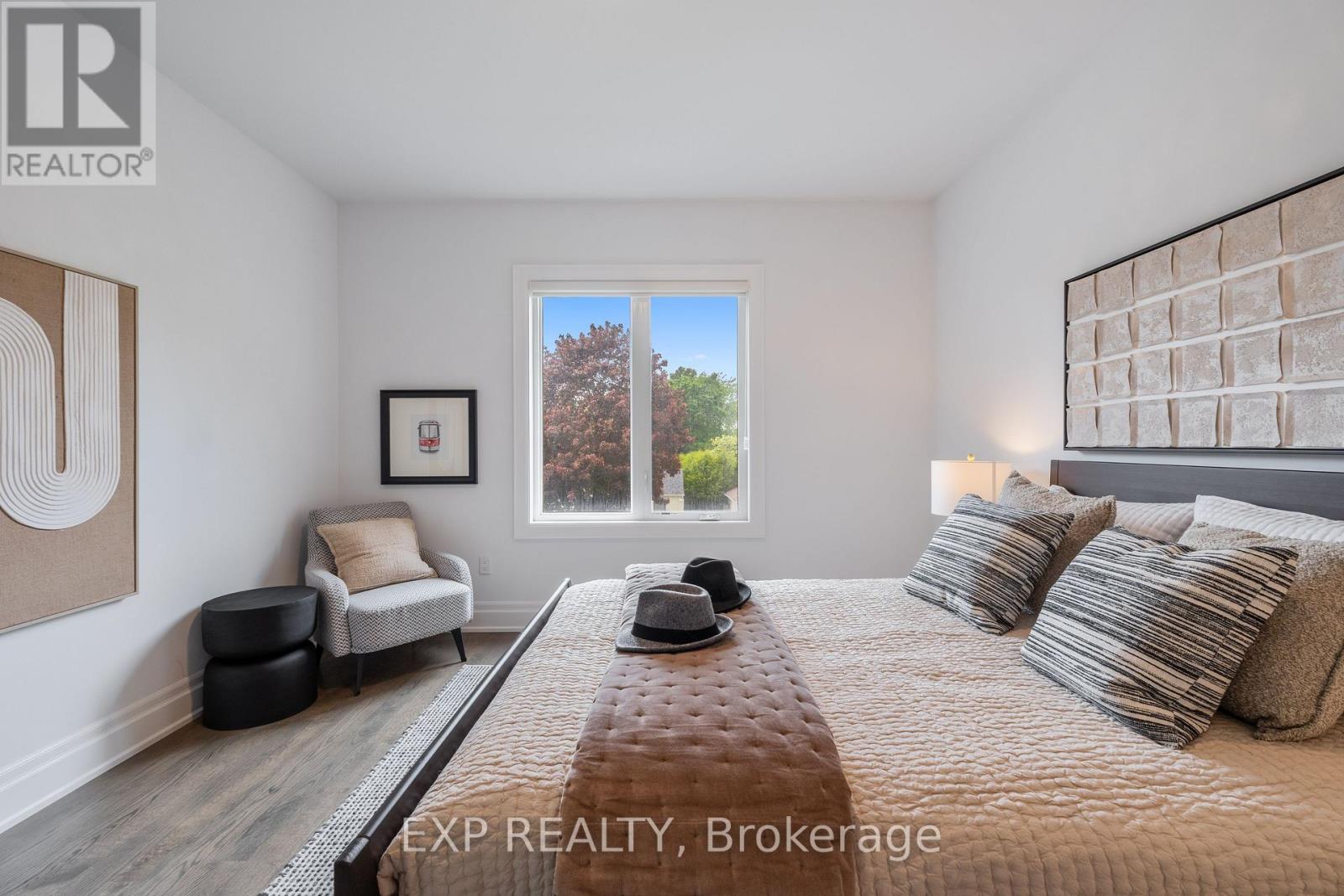 Photo 15 of 39 Howard Road, Newmarket ON
