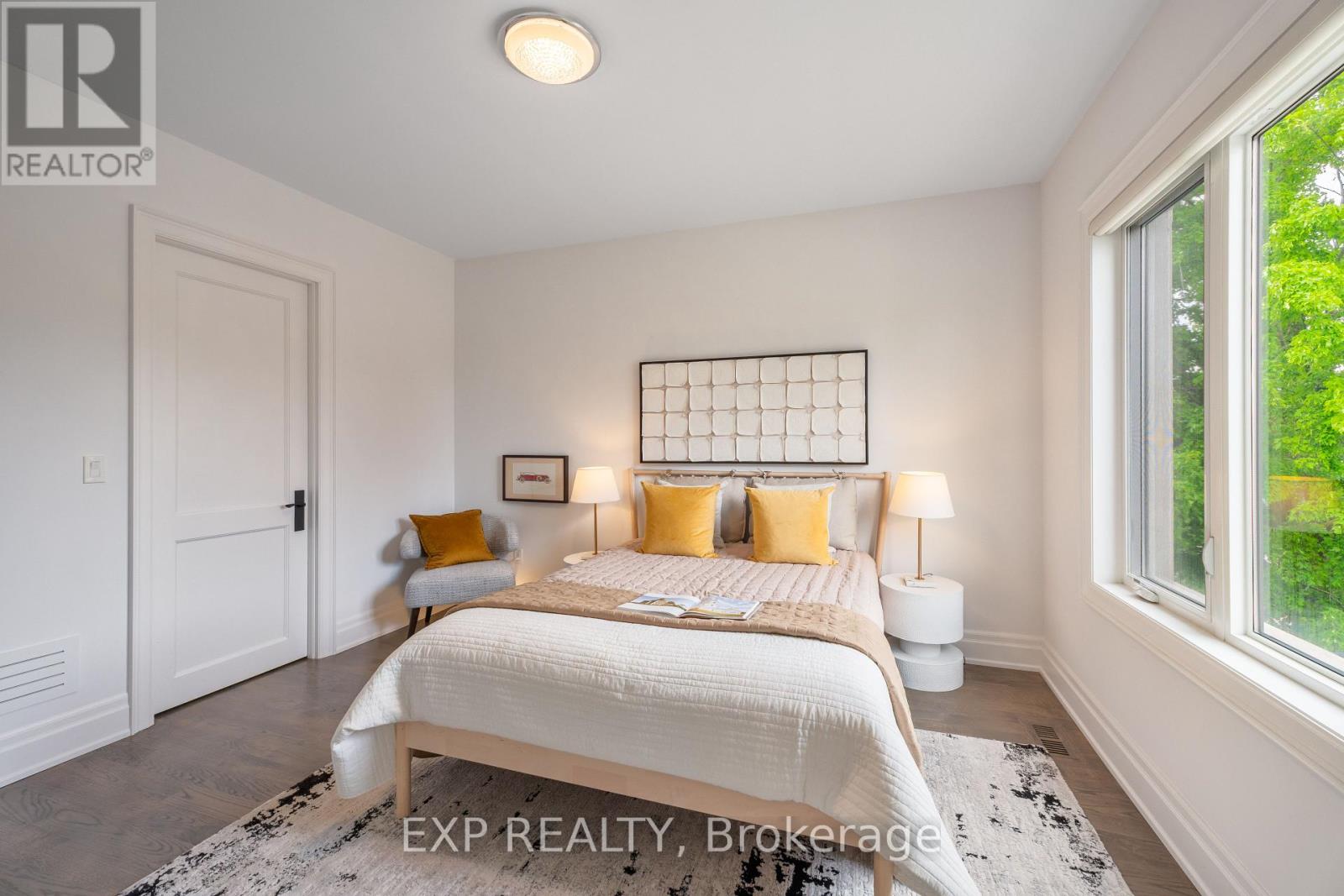 Photo 41 of 39 Howard Road, Newmarket ON