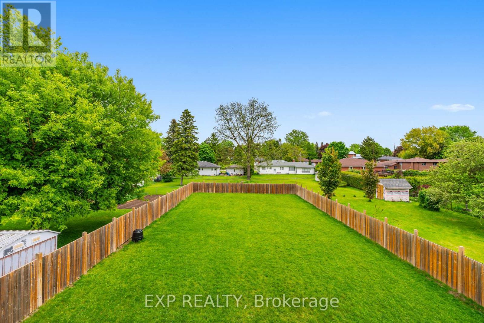 Photo 19 of 39 Howard Road, Newmarket ON