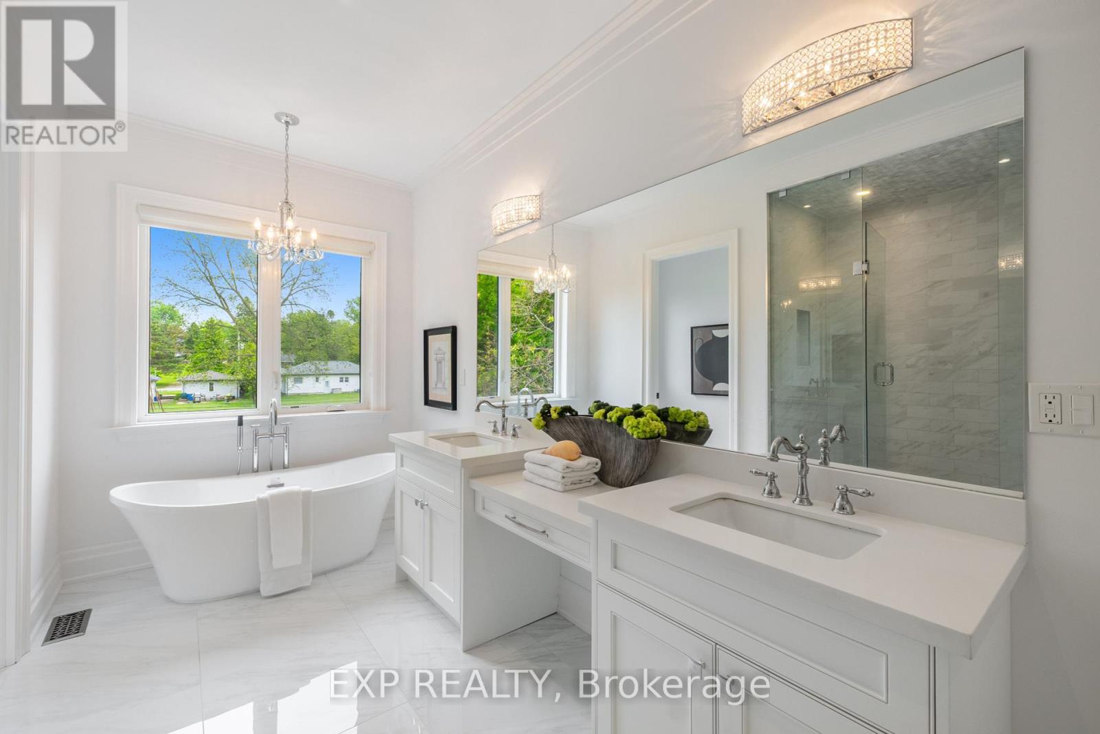 Photo 49 of 39 Howard Road, Newmarket ON