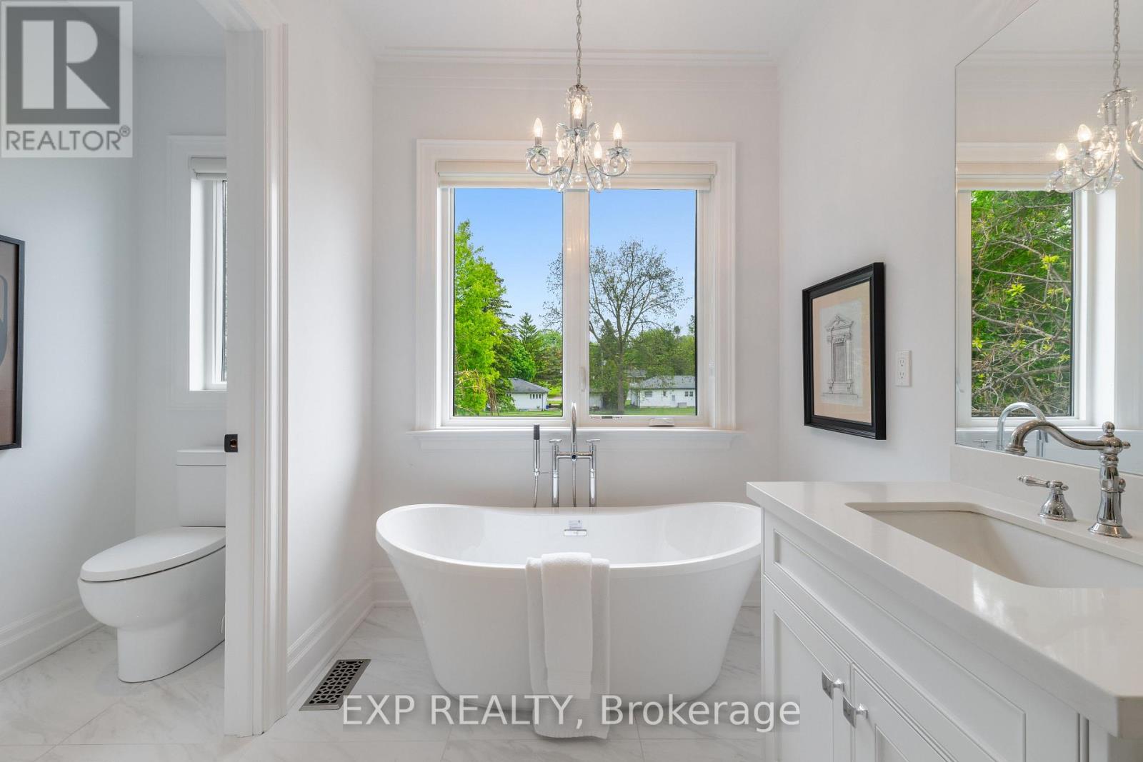 Photo 33 of 39 Howard Road, Newmarket ON