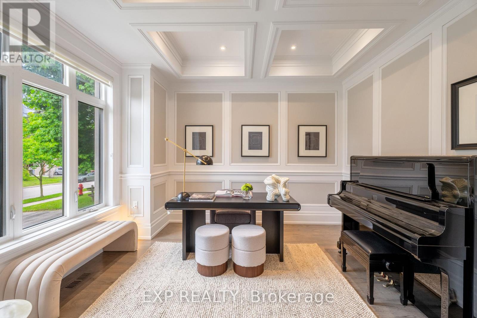 Photo 7 of 39 Howard Road, Newmarket ON