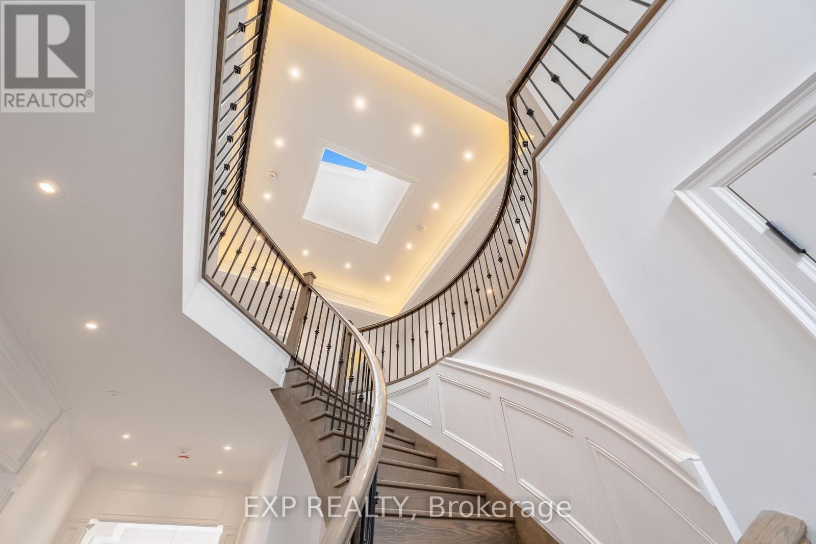 Photo 13 of 39 Howard Road, Newmarket ON