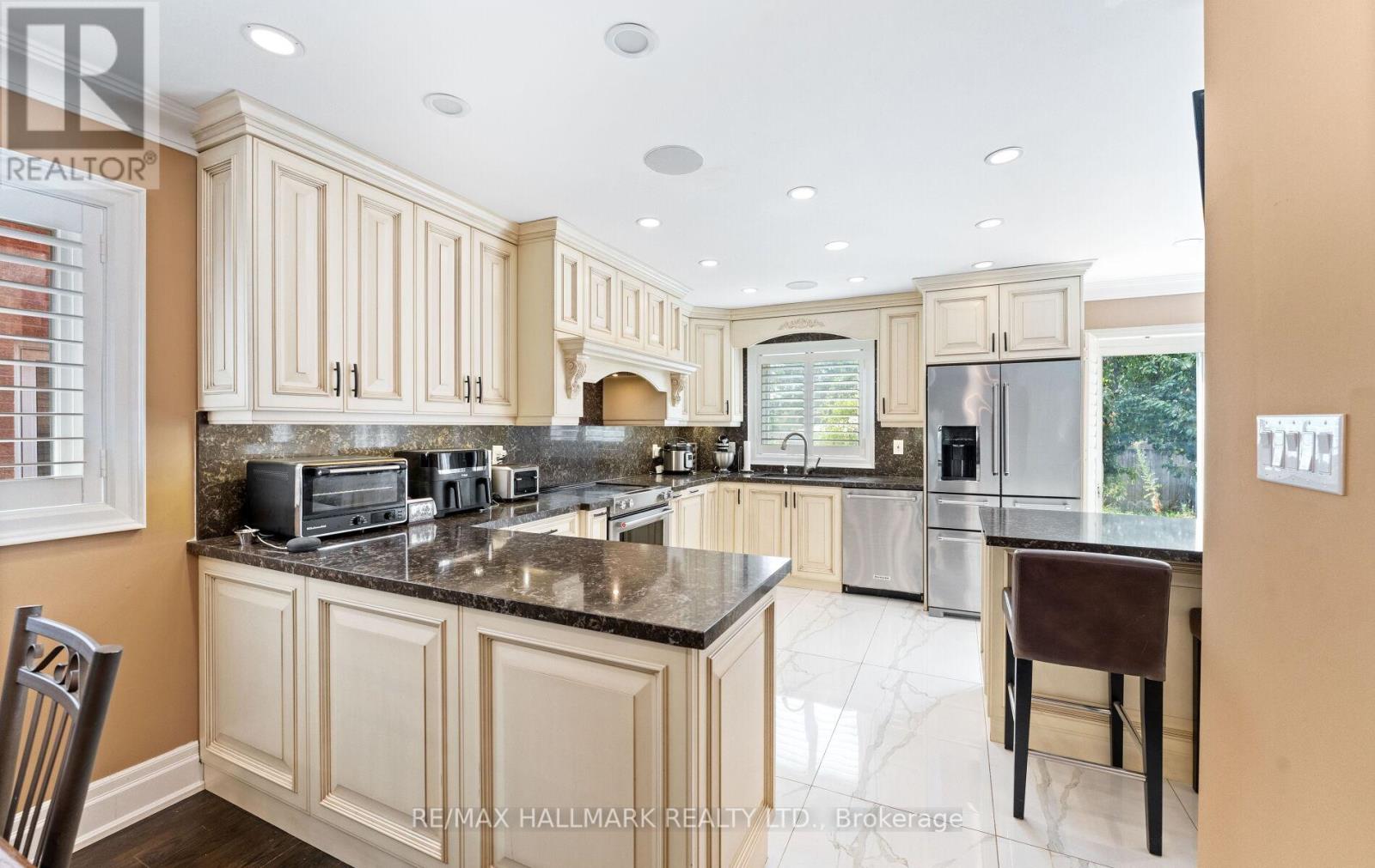 Photo 11 of 287 Andy Crescent, Vaughan ON
