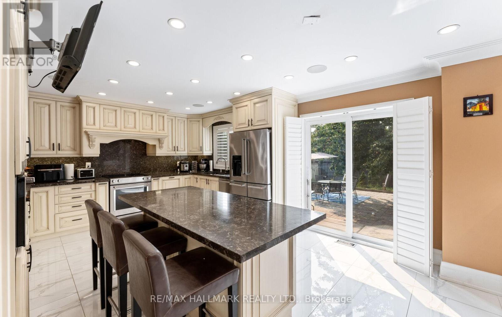 Photo 12 of 287 Andy Crescent, Vaughan ON