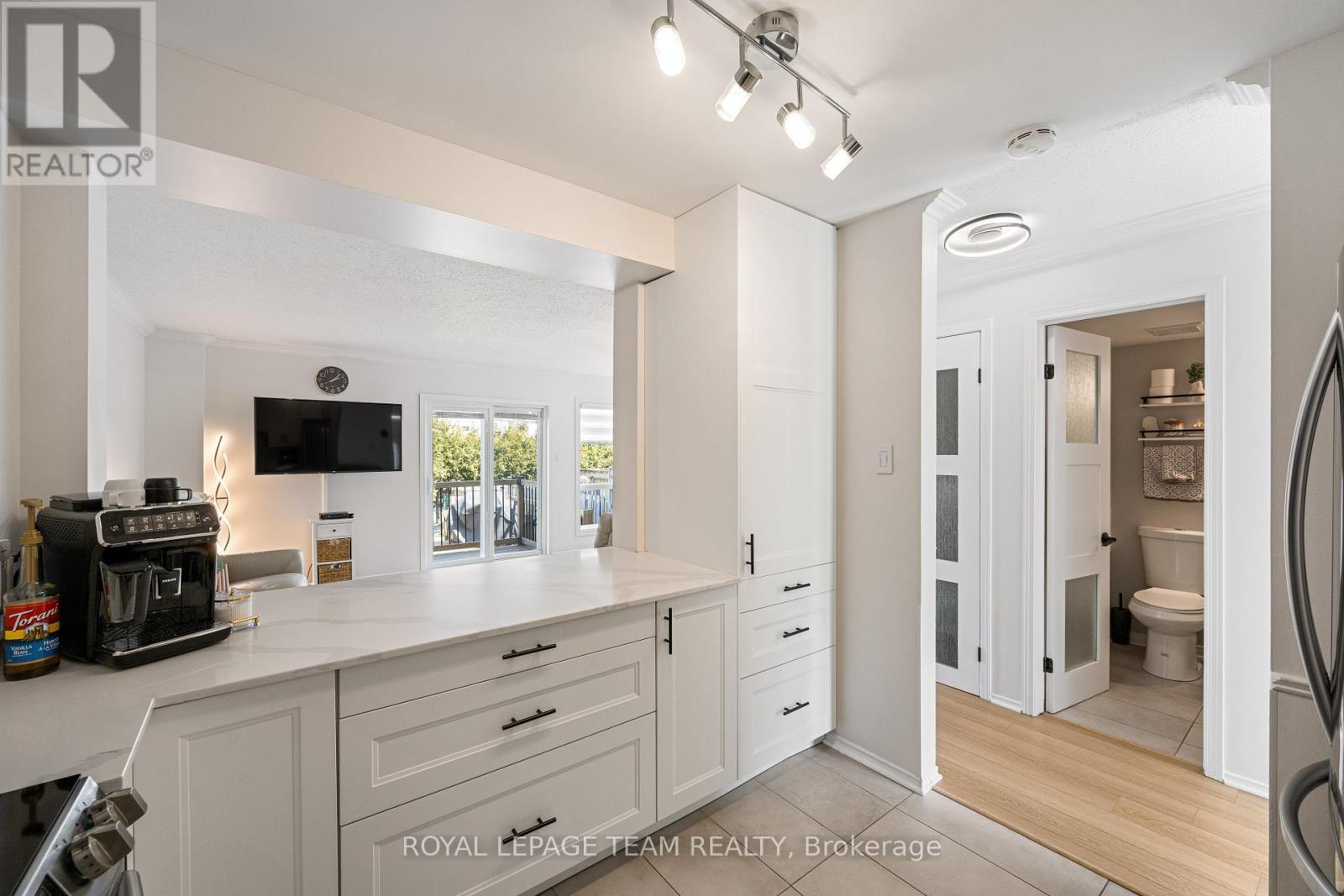 Photo 10 of 19 Armadale Crescent, Ottawa ON