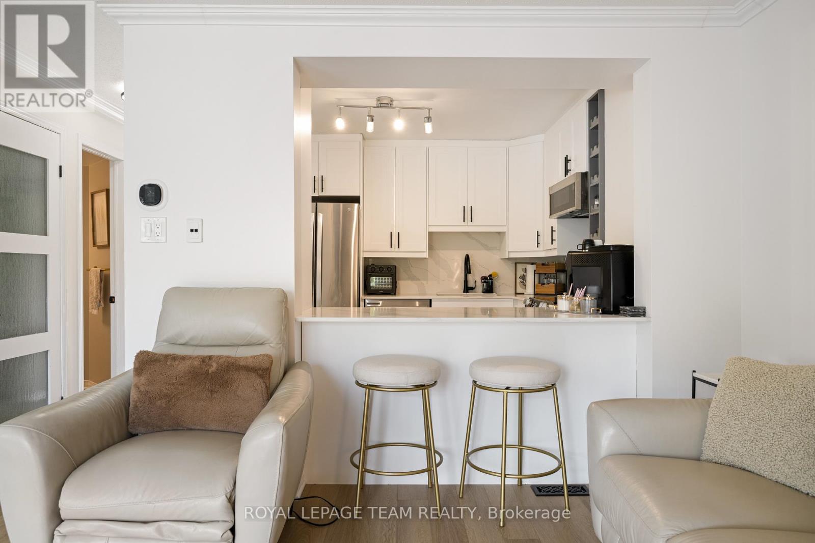 Photo 11 of 19 Armadale Crescent, Ottawa ON