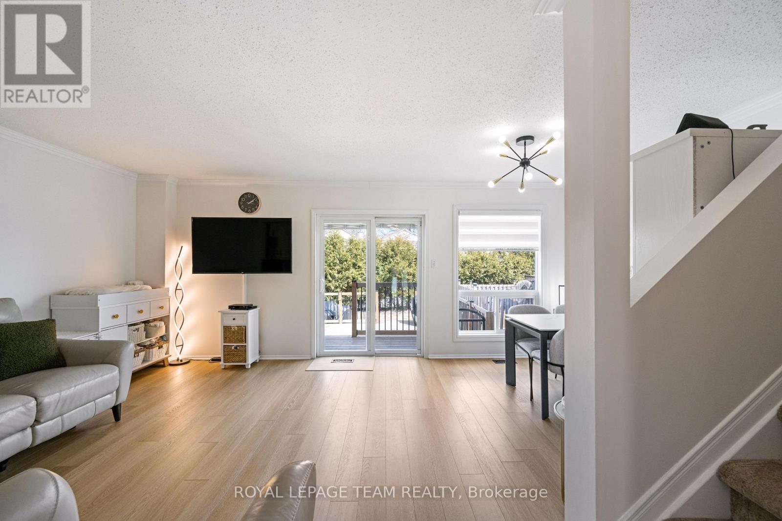 Photo 13 of 19 Armadale Crescent, Ottawa ON