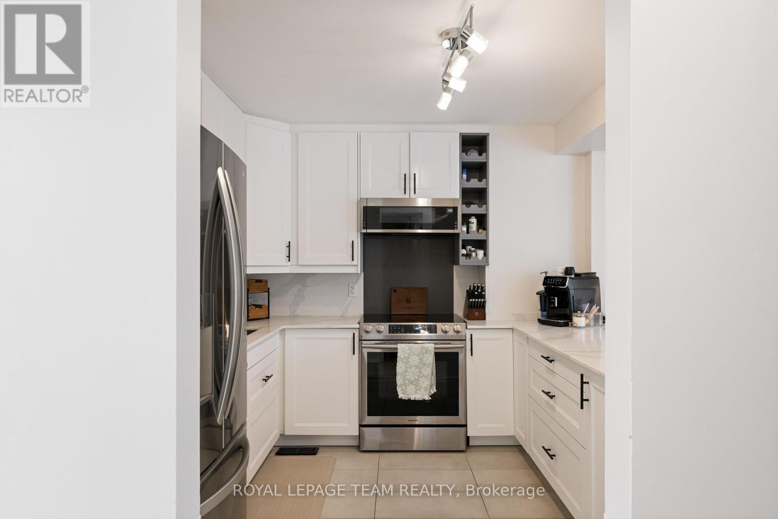 Photo 7 of 19 Armadale Crescent, Ottawa ON