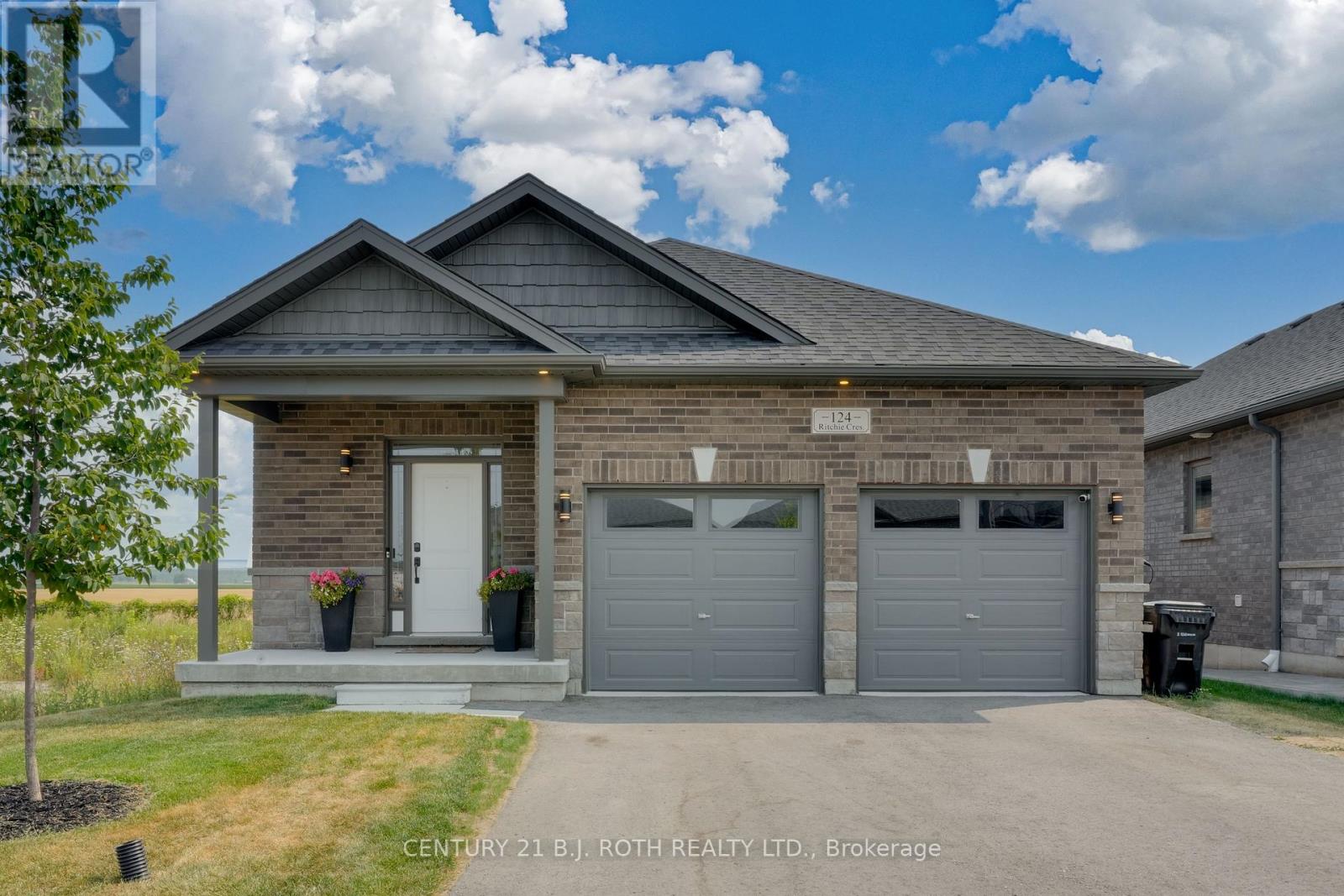 Photo 44 of 124 Ritchie Crescent, Springwater ON